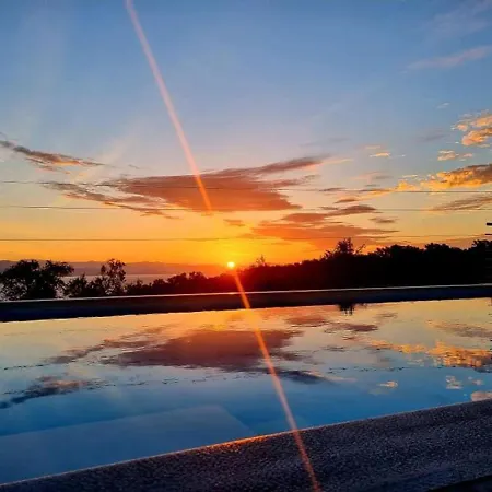 Villasleeps10-garden-freeparking-pool-ac * Gaios