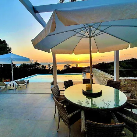 Villasleeps10-garden-freeparking-pool-ac