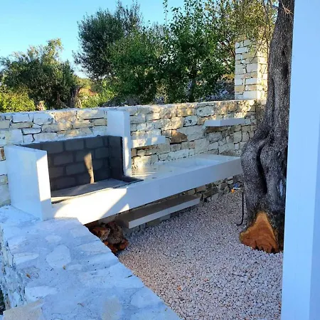 Villasleeps10-garden-freeparking-pool-ac Gaios